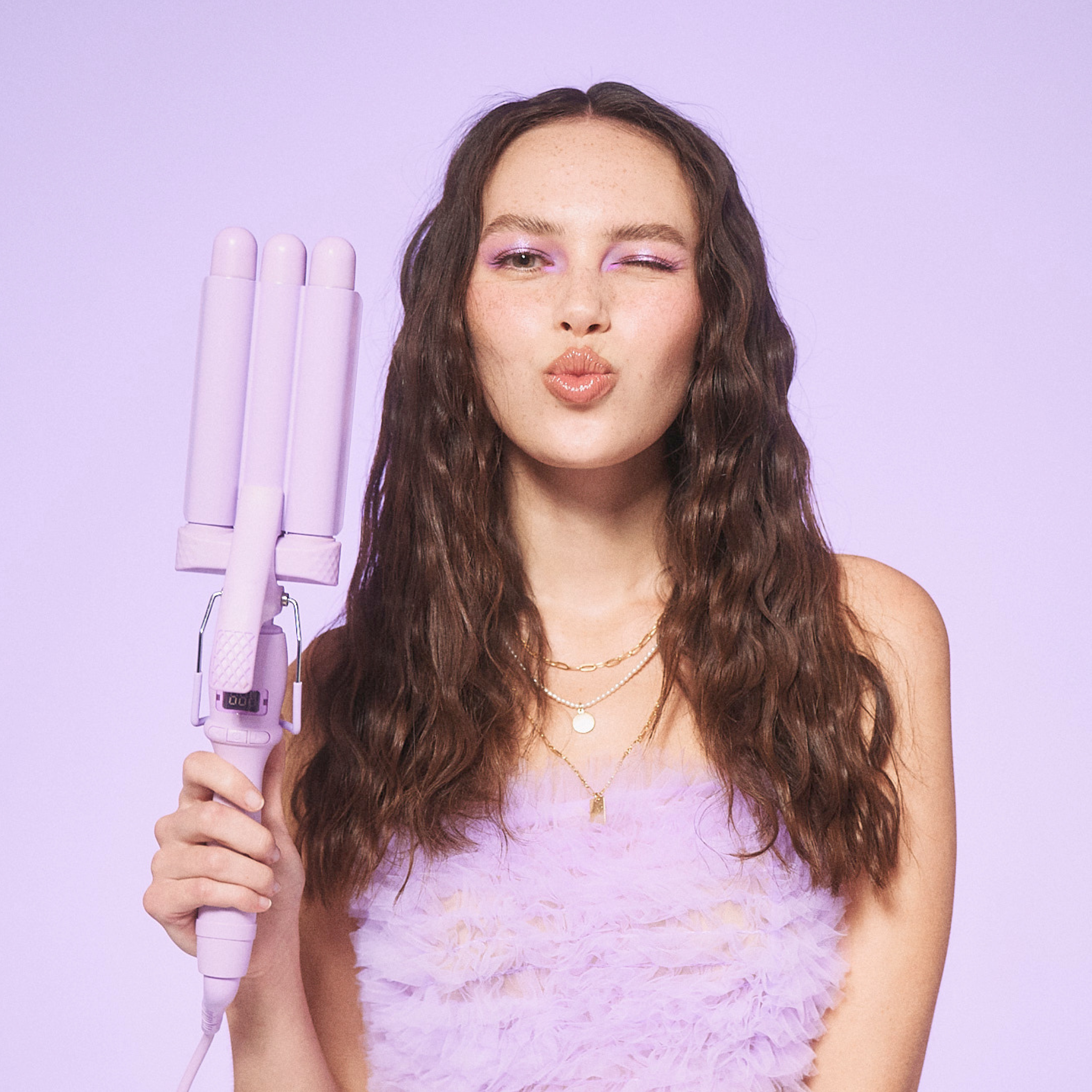 PRO Hair Waver - 22mm Cutie® Lilac used by model