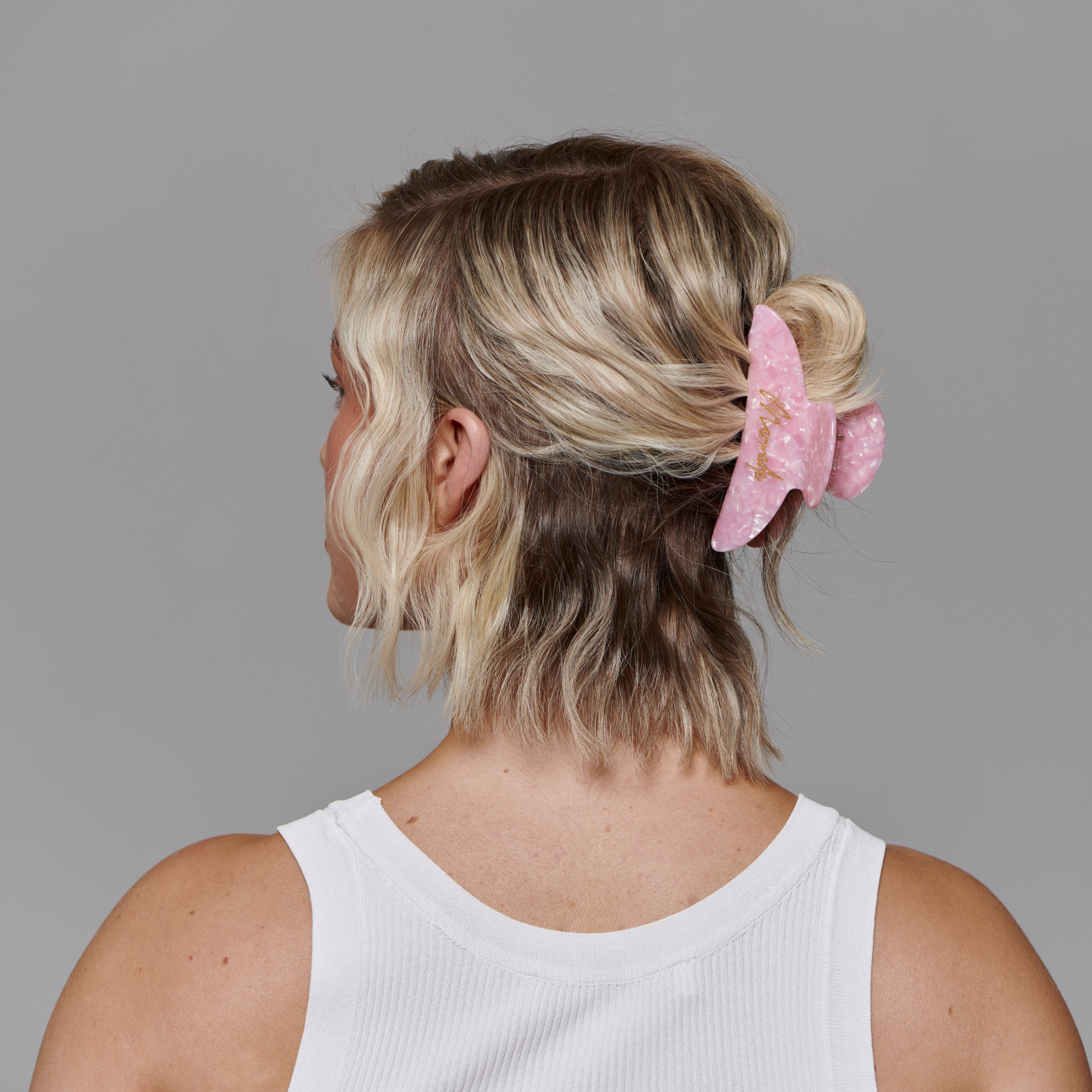 Model using the Claw Clip - Pink