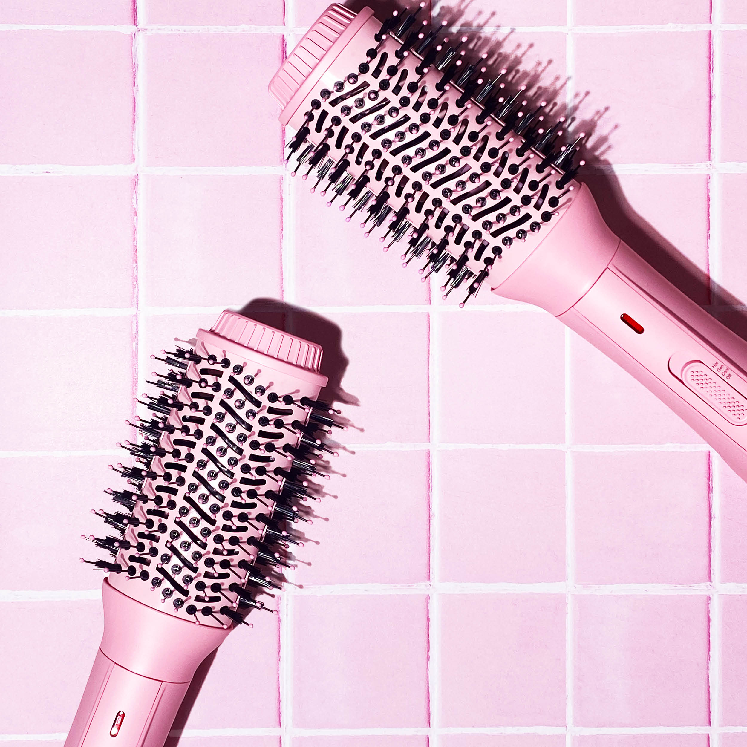 Blow Dry Brush - Signature Pink close up